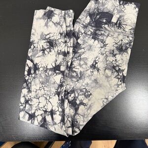 lululemon wunder under leggings - 25 inch inseam - size 6 - luxtreme